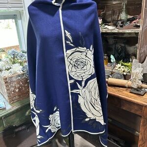 SAACHI Blue and White Floral Women's Cape